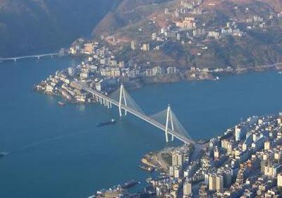 长江水域发生货船触礁事故 6人获救2人失踪