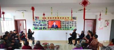 组图：恩施州社会各界群众收听收看十九大开幕盛况