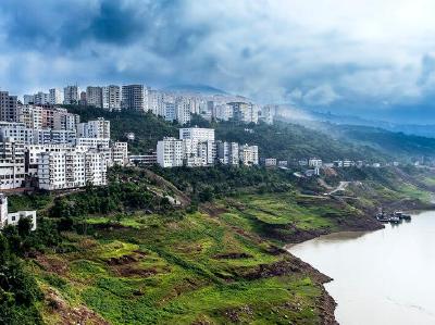 巴东夜学党的十九大会议精神 致力建设“五个巴东”