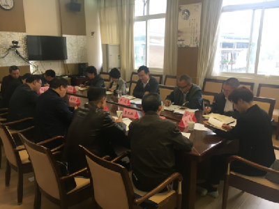 尹达在专家学者专题座谈会上强调迅速掀起学习宣传贯彻党的十九大精神热潮