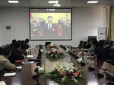 湖北民族学院科技学院集中收看党的十九大开幕会盛况 