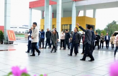 恩施州委党校中青班到李家河镇学习考察特色农业产业链建设