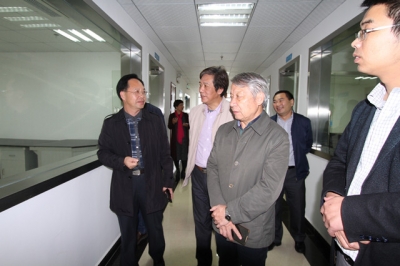 湖北省节庆办第三届硒博会评估小组为评估第三届硒博会考察国家硒检中心