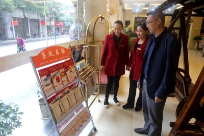 廉政书架进企业 “开门反腐”赢民心