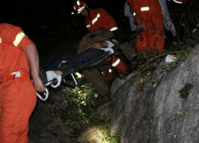 建始 | 深夜50岁老农为捕野猪滚落山腰被困
