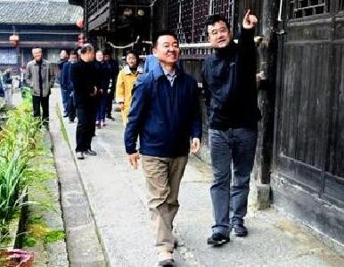 武汉市考察组来宣恩考察历史文化名村保护工作