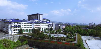 刘芳震：以习近平新时代中国特色社会主义思想为指引 奋力开创校企合作新局面