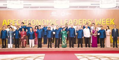 习近平出席亚太经合组织工商领导人峰会并发表主旨演讲