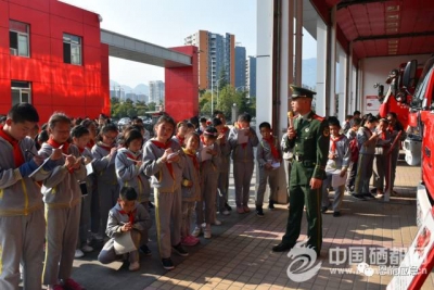 恩施市少先队主题队日活动进消防