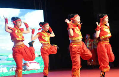 湖北鹤峰：唱戏曲写书法诵经典 让优秀传统文化薪火相传