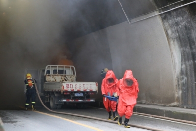 湖北省普通公路隧道突发事件应急救援演练在建始举行