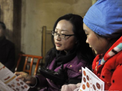 恩施市十九大宣传队走进“最美家庭”