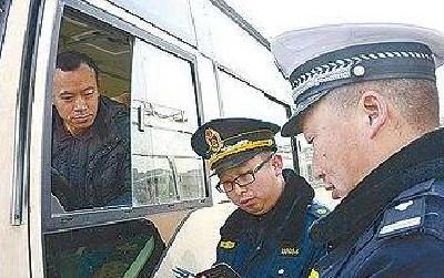 利川多举措织牢春运交通“安全网”