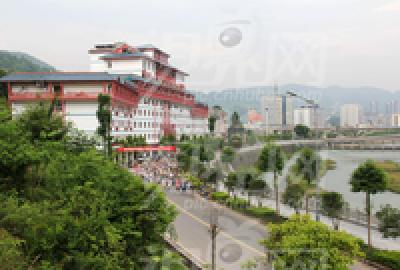  宣恩籍作家郭大国长篇小说《清江东流》出版