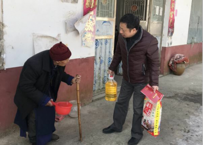 恩施州公共资源交易监督管理局组织职工干部到帮扶村开展走访慰问活动