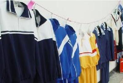 卖校服送回扣4人被判刑 涉恩施150余所中小学校