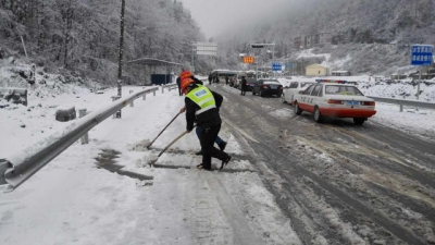 恩施州交通运输部门积极应对雨雪极端天气  确保全州道路交通安全畅通