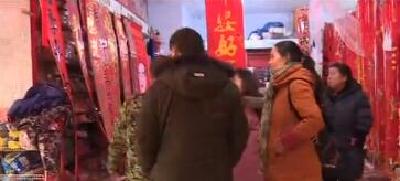 迎新春 过大年：州城节前春联 灯笼销售火爆