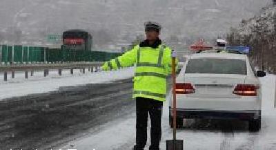 最新！因冰雪我省多条高速限行或封闭 数趟列车停运