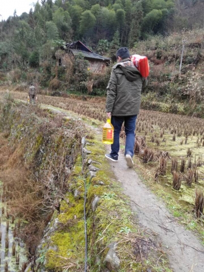 州人社局开展新一轮走访慰问贫困户活动