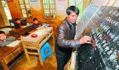 鹤峰为13所高寒边远学校教师发放津贴20万元