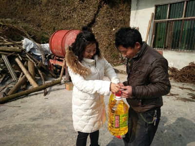 恩施市财政局扎实开展节前走访慰问活动