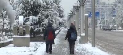 雨雪天路滑 市民出行需谨慎