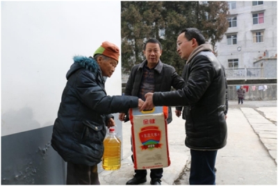 恩施市财政局板桥财政所： 佳节慰问送关怀 党群共筑鱼水情 