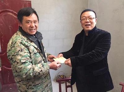 恩施州经信委干部职工到扶贫村开展走访慰问活动