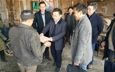 恩施州副州长李俊杰一行到省地质局第二地质大队结对帮扶点开展走访慰问活动