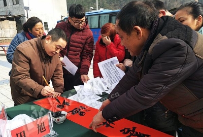 湖北省文联“红色文艺轻骑兵”进基层送欢乐（图）