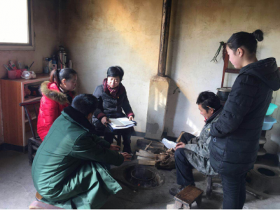 扶贫路上，谁说女子不如男