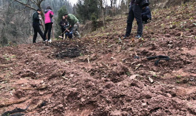 直播回顾 | 春到贫困村——记者进农村 住农家 问农情大型融媒体采访活动：主播帮贫困户干农活