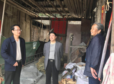 恩施州政协副主席肖谏诚“蹲点”调研督办扶贫工作