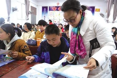 鹤峰 | “妈妈老师”24年坚守 为孩子撑起一片希望的蓝天