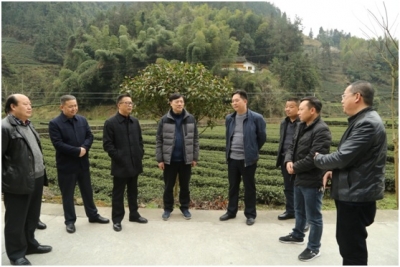 吕金施率执法检查组赴恩施市开展《州农村公路条例》执法检查