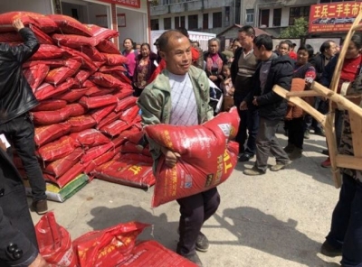 鹤峰 | 心系贫困户 科技助春耕
