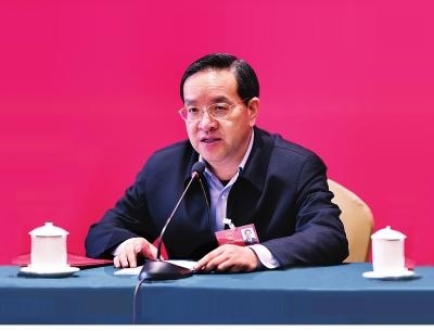 省十三届人大常委会第二次会议召开  蒋超良主持 审议中国（湖北）自由贸易试验区条例草案等