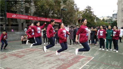 州中心医院举办庆“三•八”集体跳绳趣味比赛