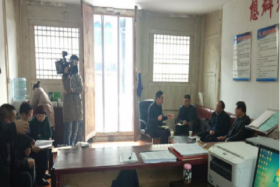 州委书记柯俊高度赞扬咸丰县办事处精准扶贫工作
