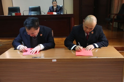 来凤县检察院：签订党风廉政建设责任状 筑牢廉政“防火墙”