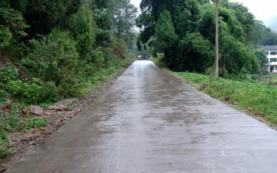 恩施州人大检查巴东《州农村公路条例》贯彻实施情况