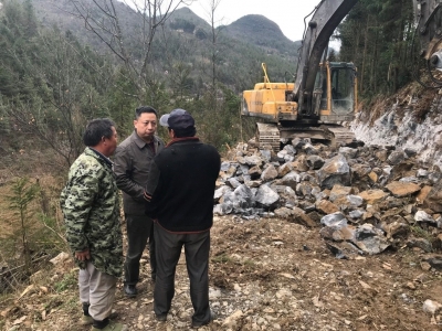 聚焦产业道路“最后一公里”  着力提升扶贫村道路基础设施