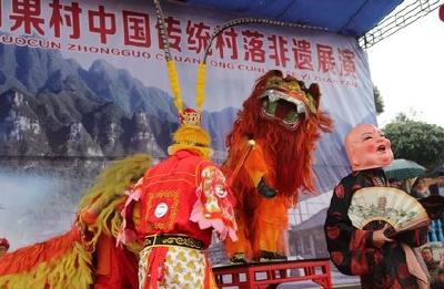 鹤峰：狮子灯花鼓灯打围鼓 中国传统村落里展非遗留住文化根脉（图）