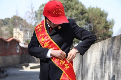 恩施：共青团恩施市检察院支部开展环境保护志愿服务活动