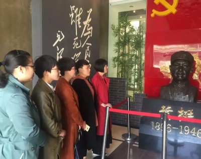 州妇联开展纪念革命烈士活动