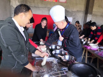 巾帼脱贫在行动，技能培训助力脱贫攻坚