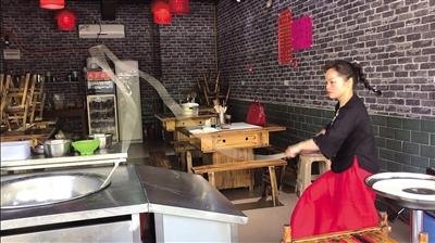 这位“拉面西施”州城走红 把拉面跳成舞蹈 每碗只放一根面