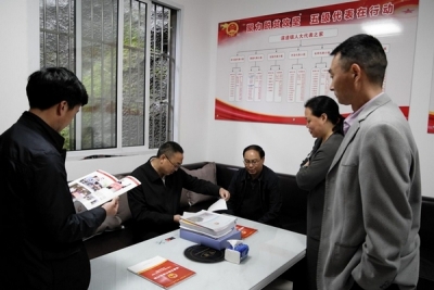 州人大常委会组织开展 “聚力脱贫攻坚、人大代表在行动”活动工作调研
