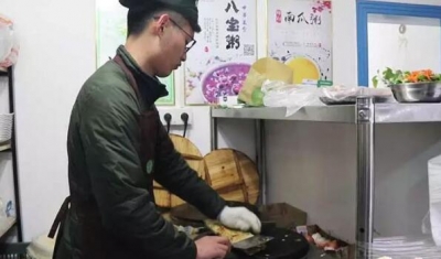 大学生干这个月入13万！网友：别再说什么值不值了